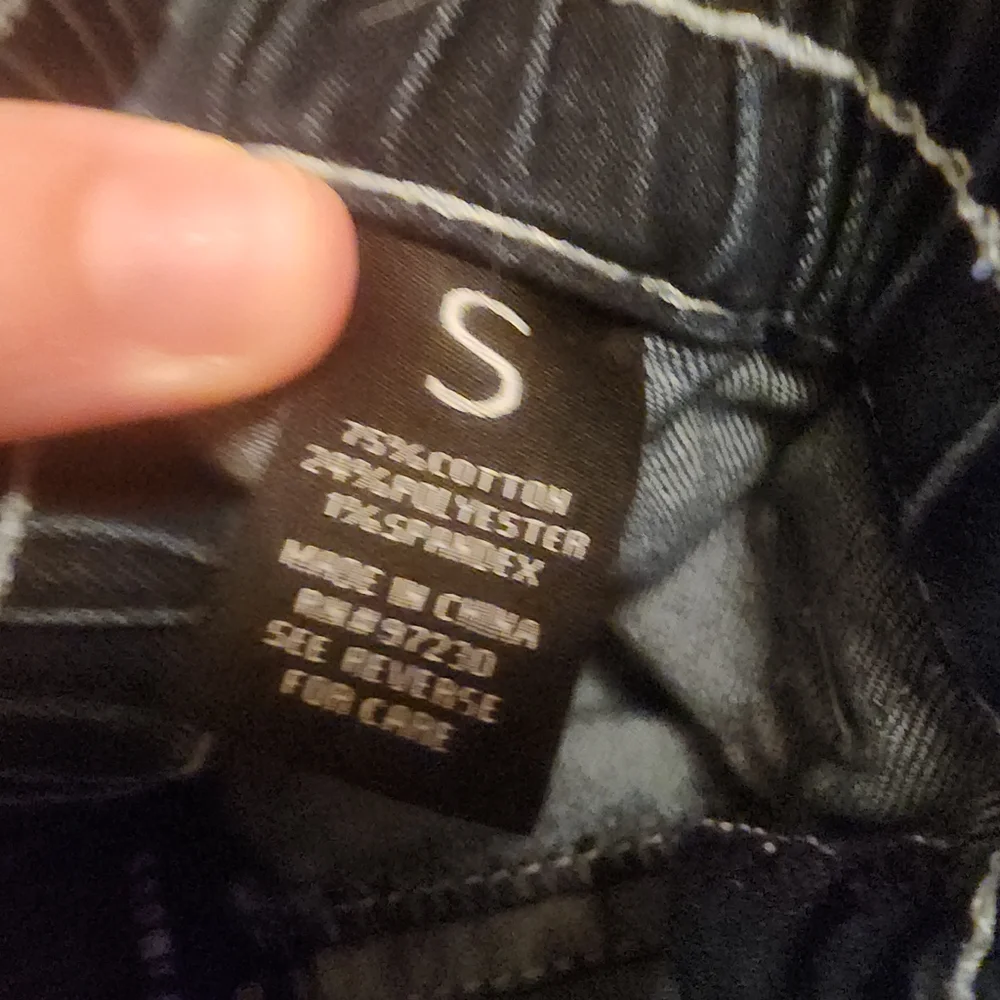 Almost Famous High Rise Cargo Pants - Picture 4 of 4